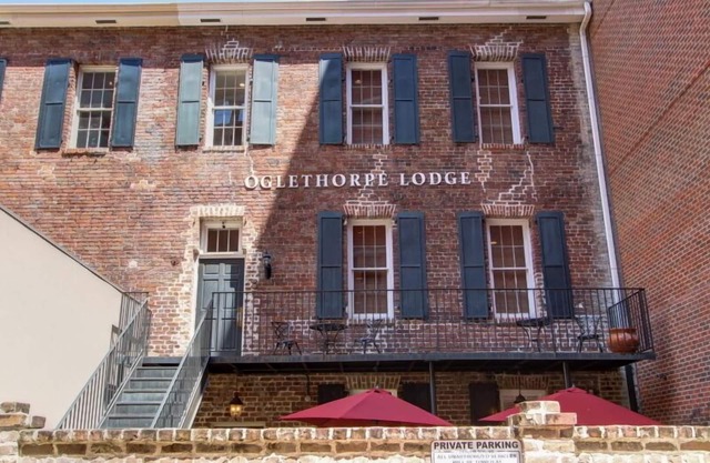 1bd, 1.5ba Historic District and River Front-Walk to Everything!