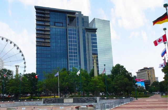 1BD/Atlanta - Downtown w/Rooftop Pool and Pool Bar!