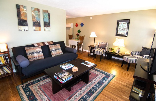 1Bed/1Bath In East Nashville With 250 5* Reviews On Another Site (Apt B)