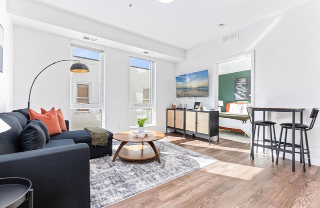 1Bedroom Apartment + Rooftop Deck | Lake of Isles