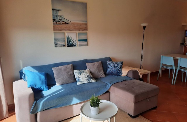 1Bedroom apartment w/pool and bbq 10minutes from Meia Praia Beach