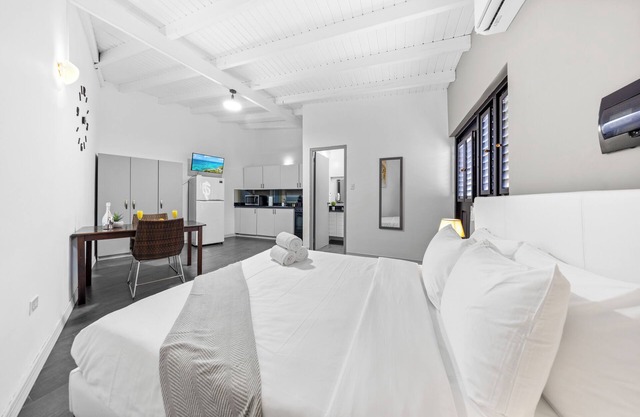 1BR 2 min to the beach, Fully Equipped Escape, Warm, Relaxing & Perfect for Two