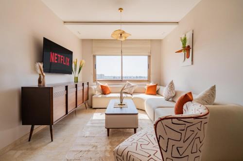 1BR Pool - Sunny Balcony - 24 7 Self Check-in