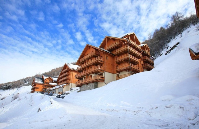 1BR Sleeps 4! Mountain Escape in Valloire