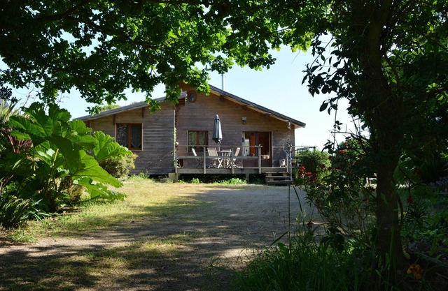 1km from the beaches, House with Jacuzzi in very quiet garden, beautiful view