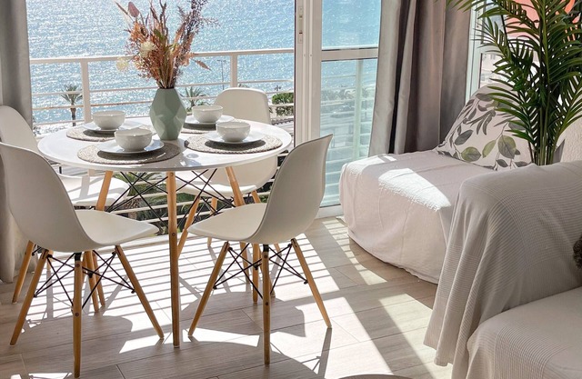 1st line apartment with sea views and pool and WIFI