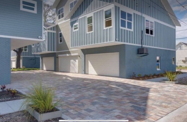 2/2 cozy home mins from Downtown Tampa, Ybor City, Amalie Arena ,Bucs Stadium!