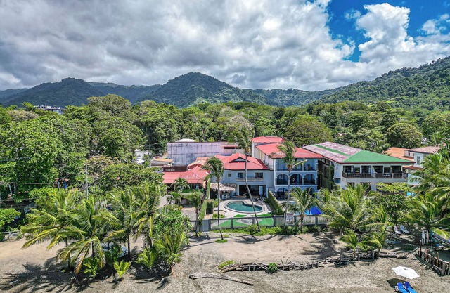 2 Beachfront Villas, 25 bedrooms, Bachelor Party Paradise