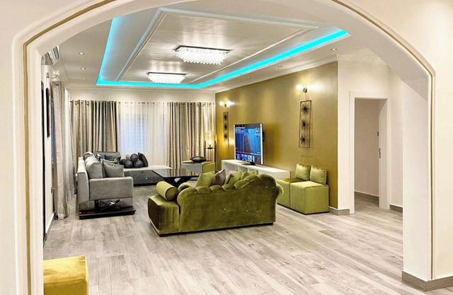 2 Bed Apartment Sleeps 4 - Jacuzzi, Parking, Wifi