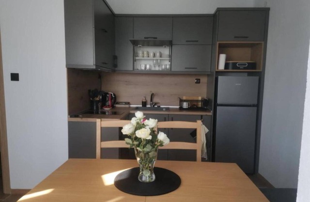 2 Bed Apt - Sleeps 4, Terrace & Pet Friendly