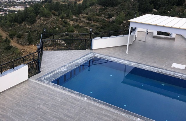 2-Bed Bungalow, Sleeps 4 with Private Pool