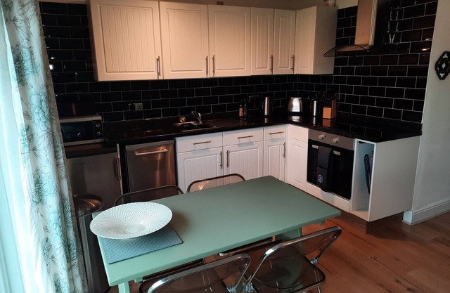 2 Bed Chalet, St Margaret's at Cliffe, South Coast