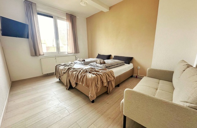 2 Bed Flat - Sleeps 4 - Pets - Parking - Wifi