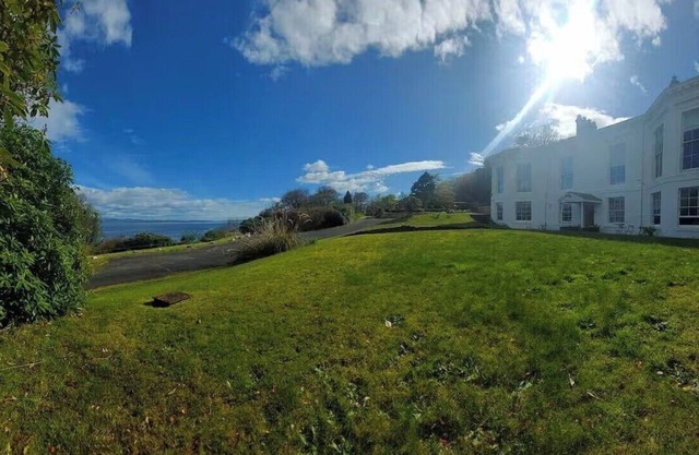 2 Bed Flat - Sleeps 4 - Pets - Parking - Wifi