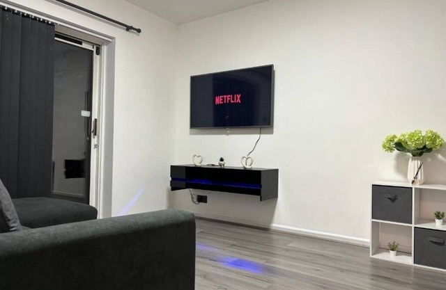 2-Bed House by Knighthead Park w- FREE Parking & FREE MATCHDAY DROP-OFF