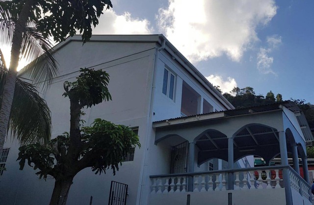 2 Bed House Sleeps 4 - A/C and Sea Views