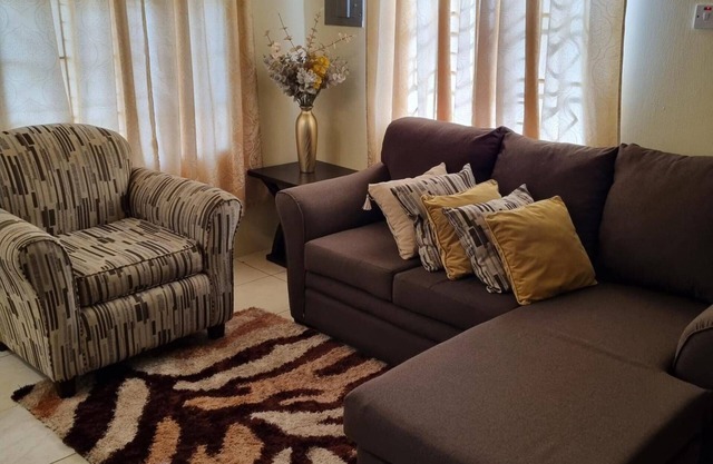 2-bed, Sleeps 4, Private Garden, Parking