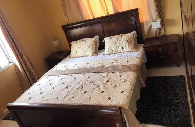 2-Bed - Sleeps 6 - Pet Friendly & Parking