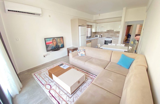 2 Bedr & 3 Beds & open plan Kitch & 1 Bathr & Close all amenities & AC all rooms