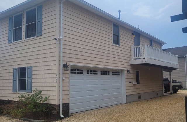 2 Bedroom 1 Bath cottage. Only 2 blocks to the beach and boardwalk