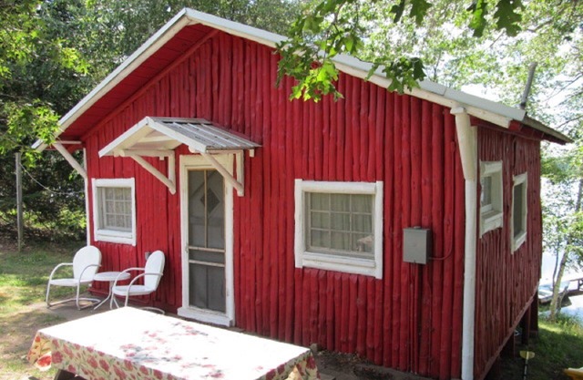 2 bedroom, 1 bath cabin with bunkhouse on fully recreational lake