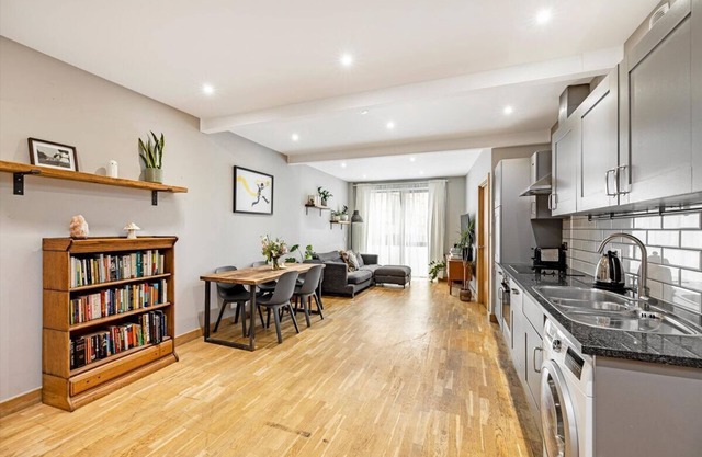 2 Bedroom 2 Bathroom Flat in London