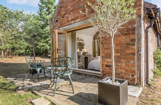 2 bedroom accommodation in Waters Upton, near Telford