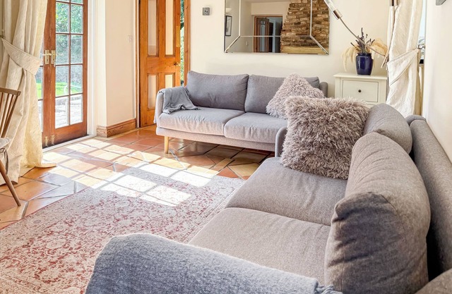 2 bedroom accommodation in Staple, near Wingham