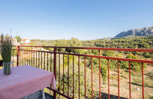 2 bedroom accommodation in Slime