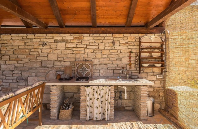 2 bedroom accommodation in Zminj