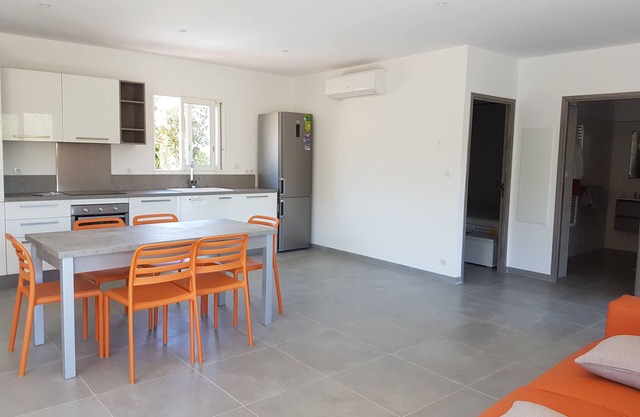 2 bedroom apartment 200 meters from the beach terrace wifi