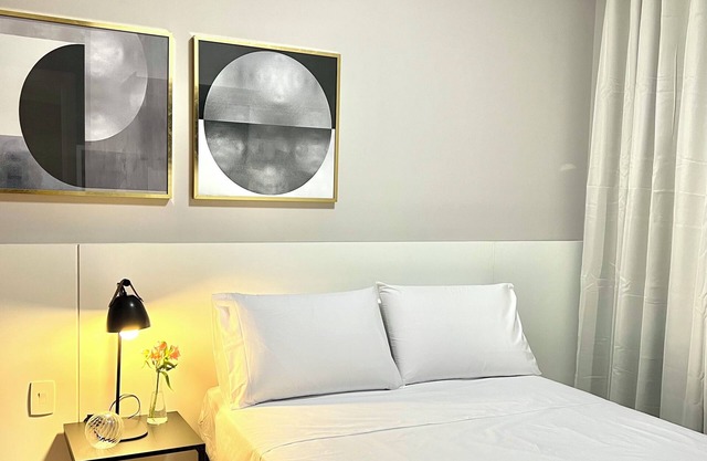 2 bedroom apartment near Avenida Paulista (with parking space)