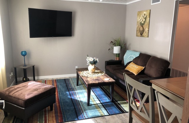 2 Bedroom Apartment Close to the Action