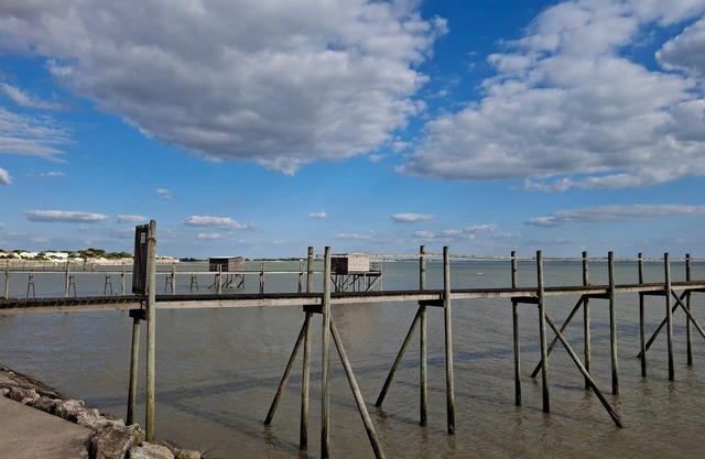 2-Bedroom Apartment for 5 in Angoulins sur Mer with Private Parking