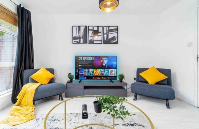 2 Bedroom Apartment in Birmingham City-centre with free Parking