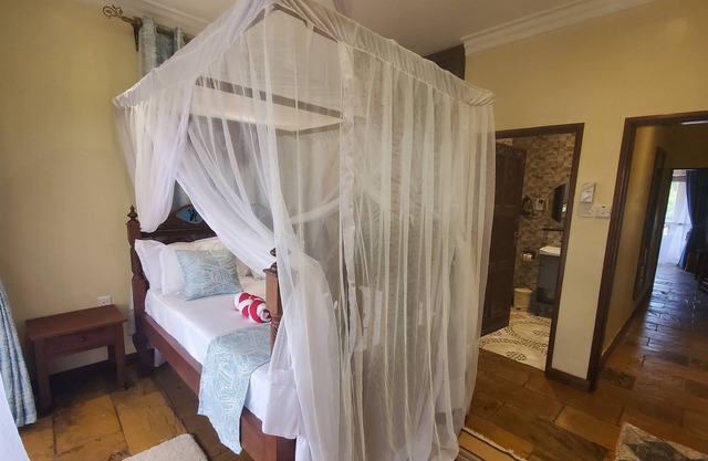 2-bedroom apartment in fabulous Diani with with a swimming pool and AC