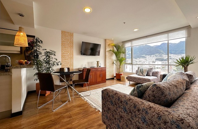 2-bedroom apartment in Quito 2 blocks from the Swiss Hotel safe quiet location