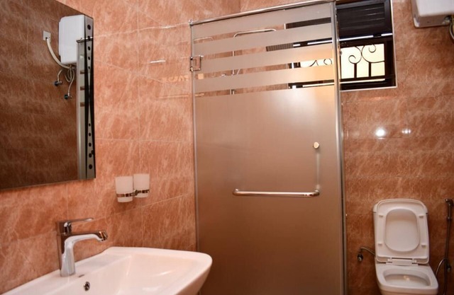 2-bedroom apartment in serene Entebbe with WiFi, AC. Book now