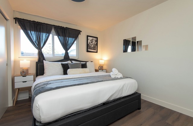 2-bedroom apartment in brilliant Los Angeles with AC, fitness room, WiFi