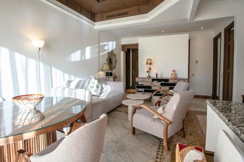 2-bedroom appartment, secure residence with swimming pool