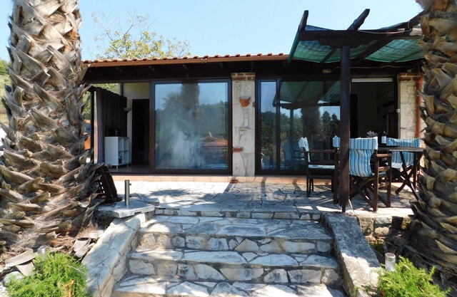 2-bedroom bungalow in an idyllic olive grove