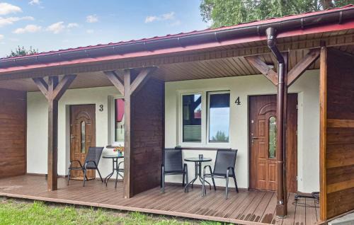 2 Bedroom Cozy Home In Sarbinowo