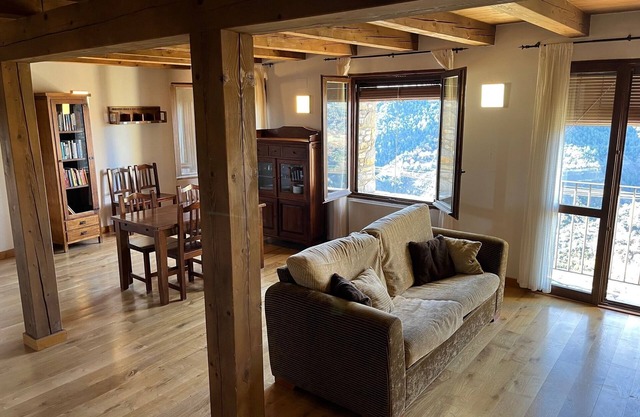 2-bedroom duplex apartment in Roda de Isábena.