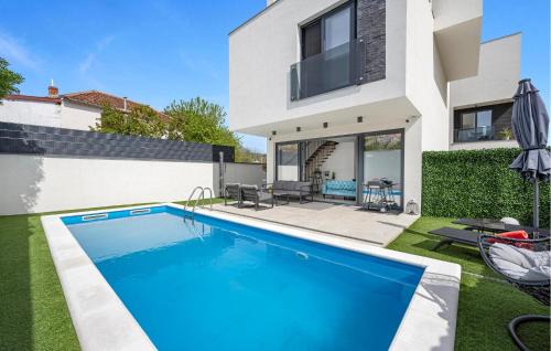 2 Bedroom Gorgeous Apartment In Jezera