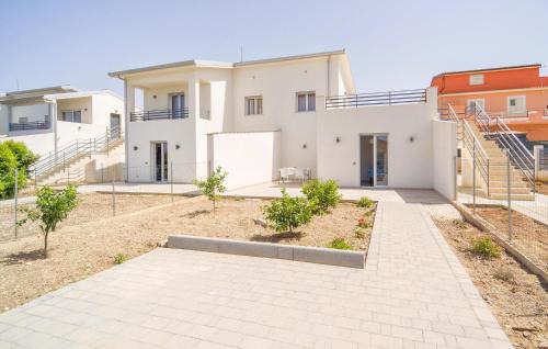 2 Bedroom Gorgeous Home In Realmonte
