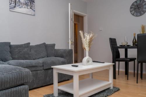 2 Bedroom Home Coventry, Parking