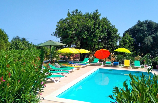 2 bedroom house in beautiful rural property with pool Albufeira