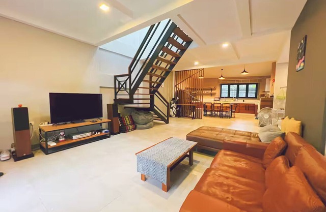 2-bedroom house in Maya/Nimman with WiFi, AC. Relax & Unwind!