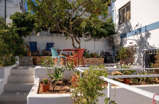 2 bedroom house w garden in Ferragudo village, walk to beaches and restaurants