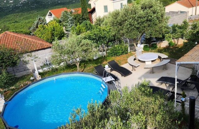2-Bedroom House with Pool in Peaceful Kotlenice near Split town Hideaway